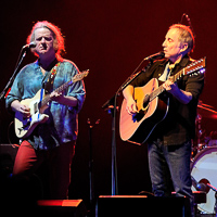 Explore photos of Paul Simon at Fox Oakland Theatre  on April 26, 2011